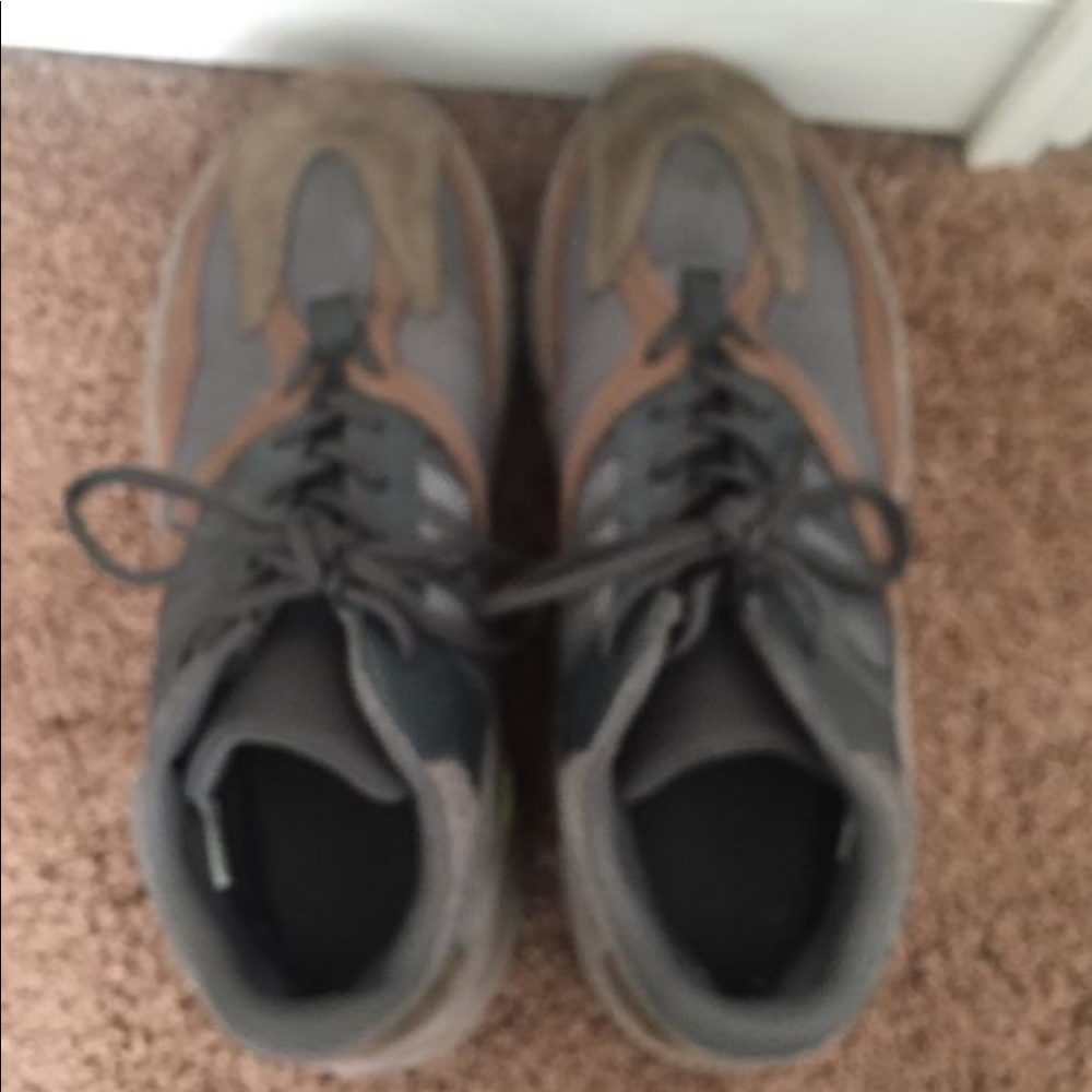 Yeezy boost 700 size 9